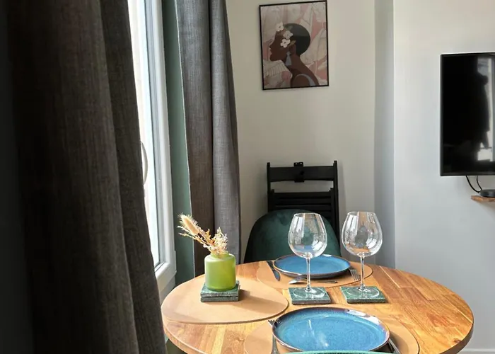 La Place D'henri, Centre *