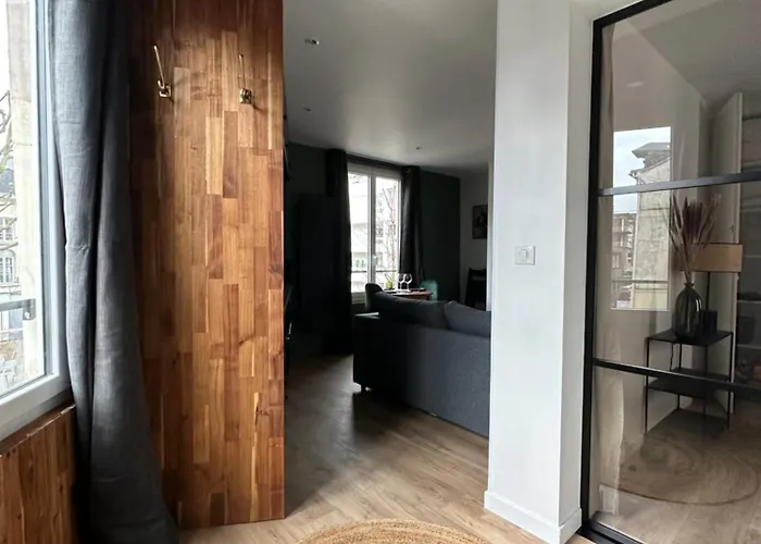 La Place D'henri, Centre Apartment *